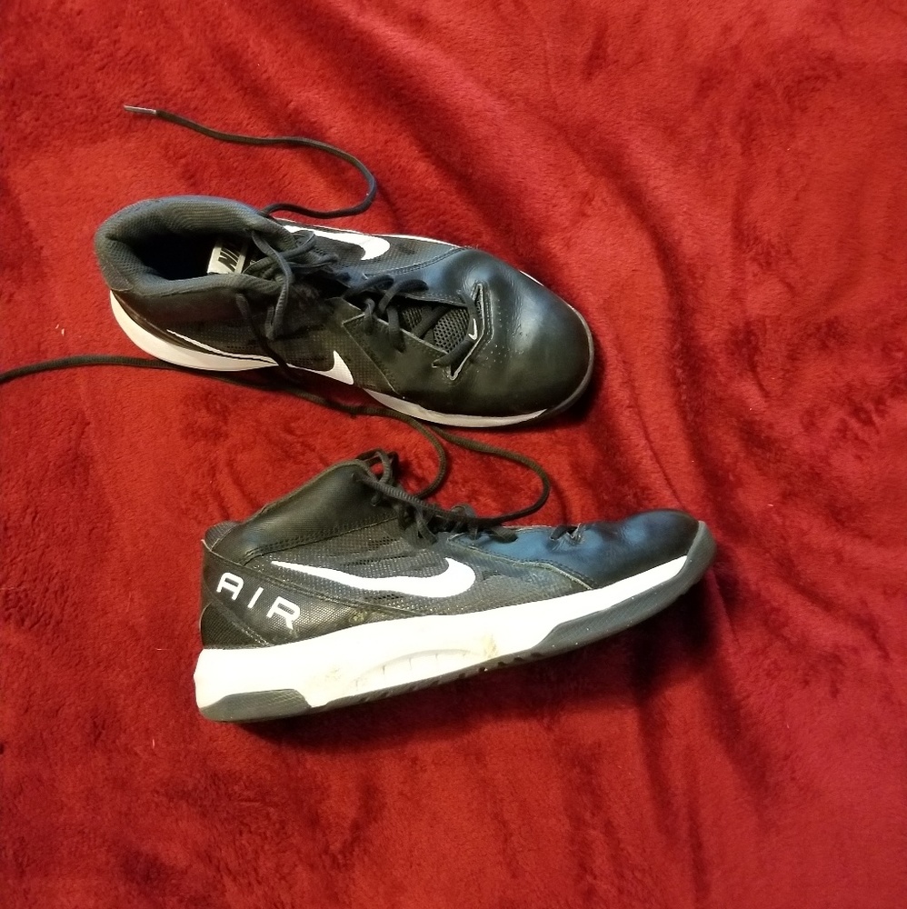 Nike mens baskeball shoes size:9